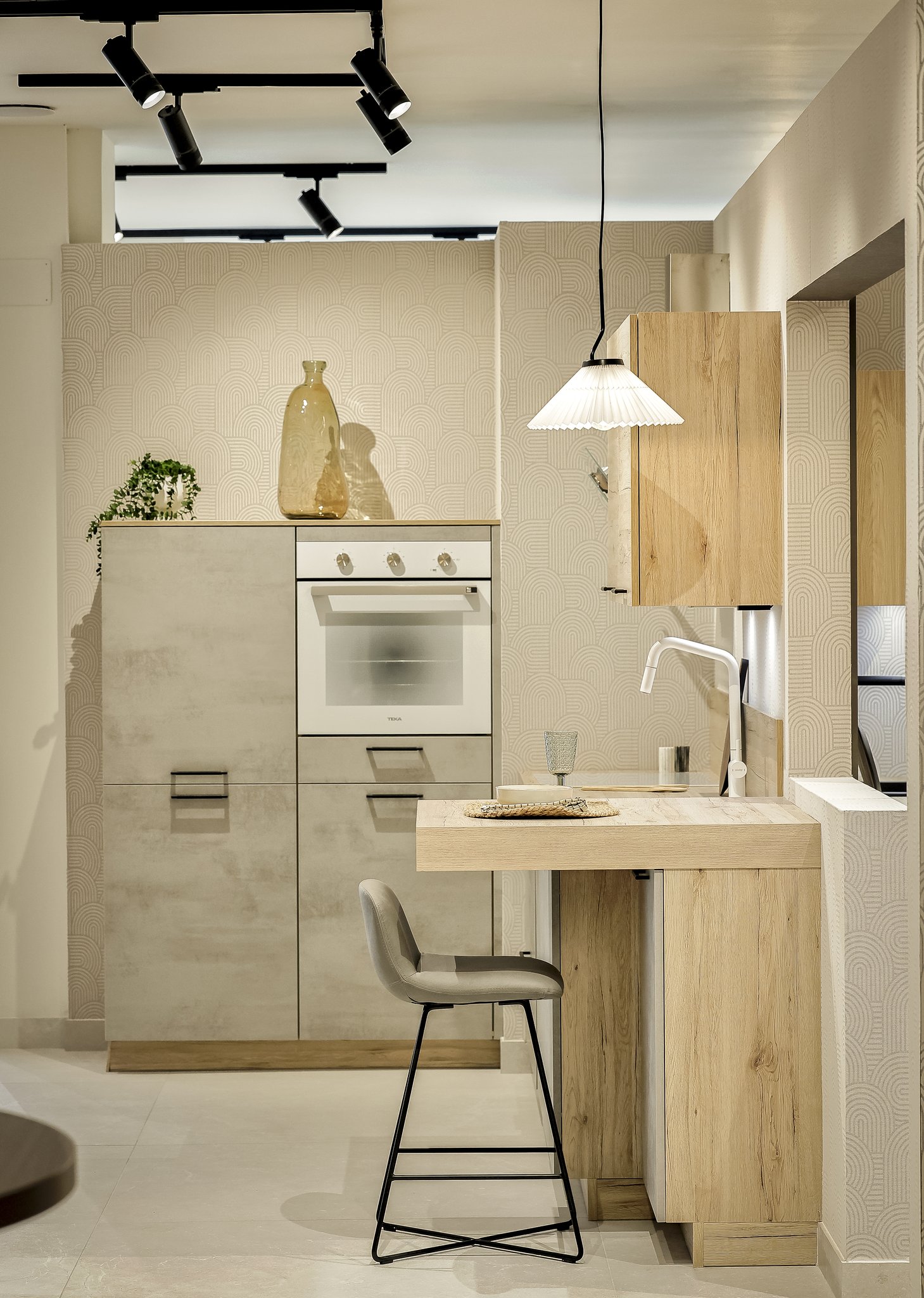 Ambiente de baño completo en el showroom de Forma Cerámicas