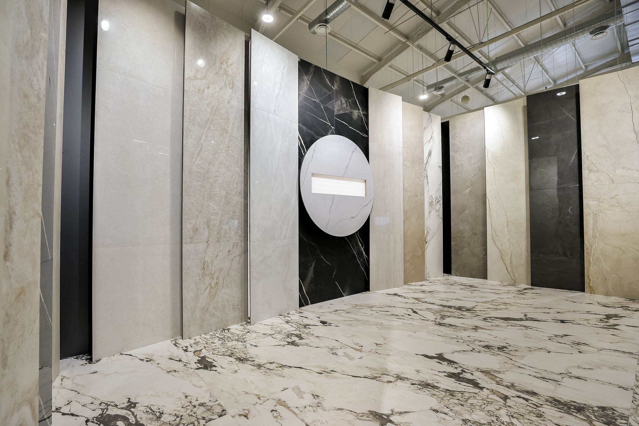 Composición de azulejos premium con sanitarios
